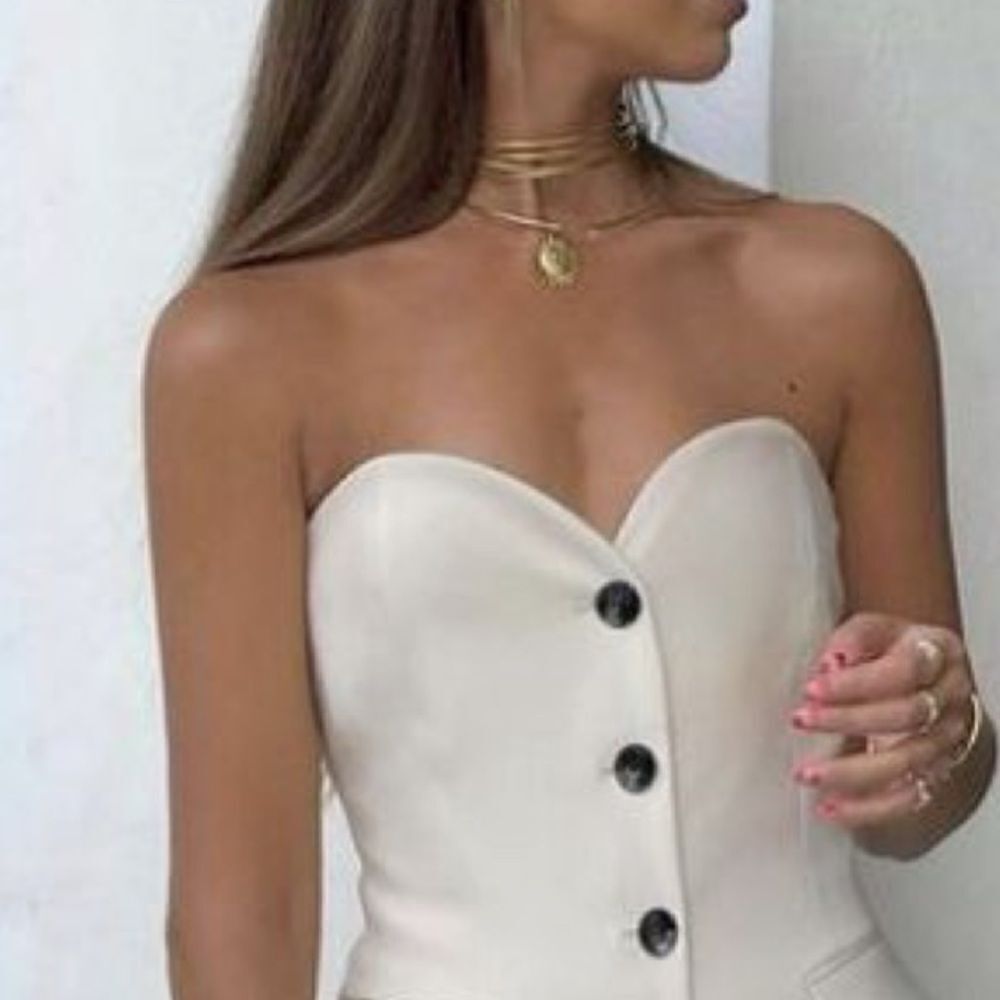 Gold layered choker necklace
